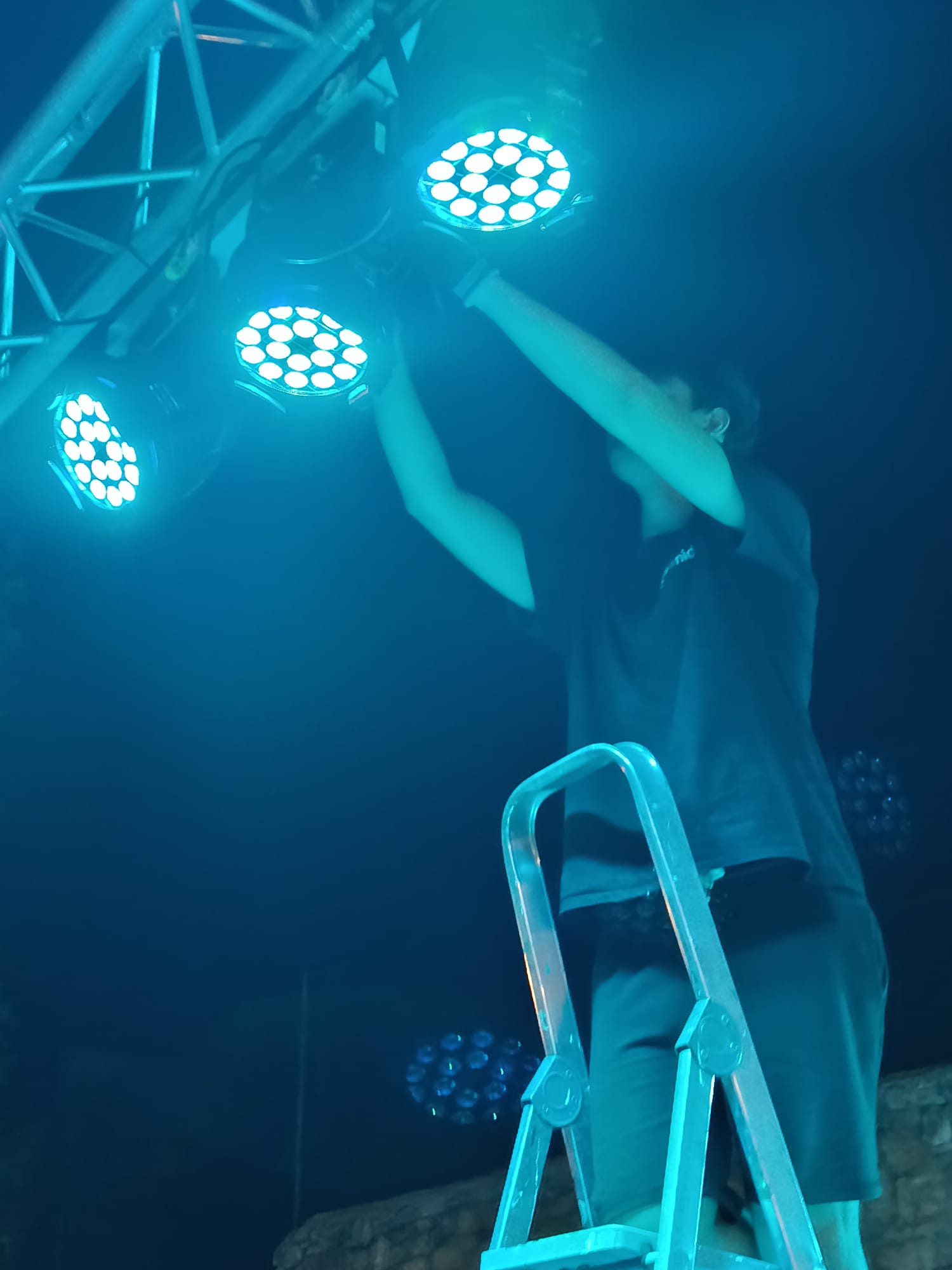 Focos de escenario en azul